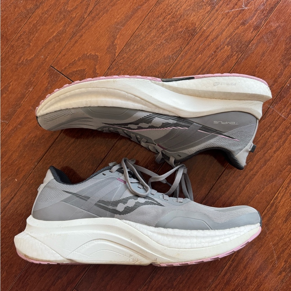 Saucony Women's Gray Tempus Running Shoes
